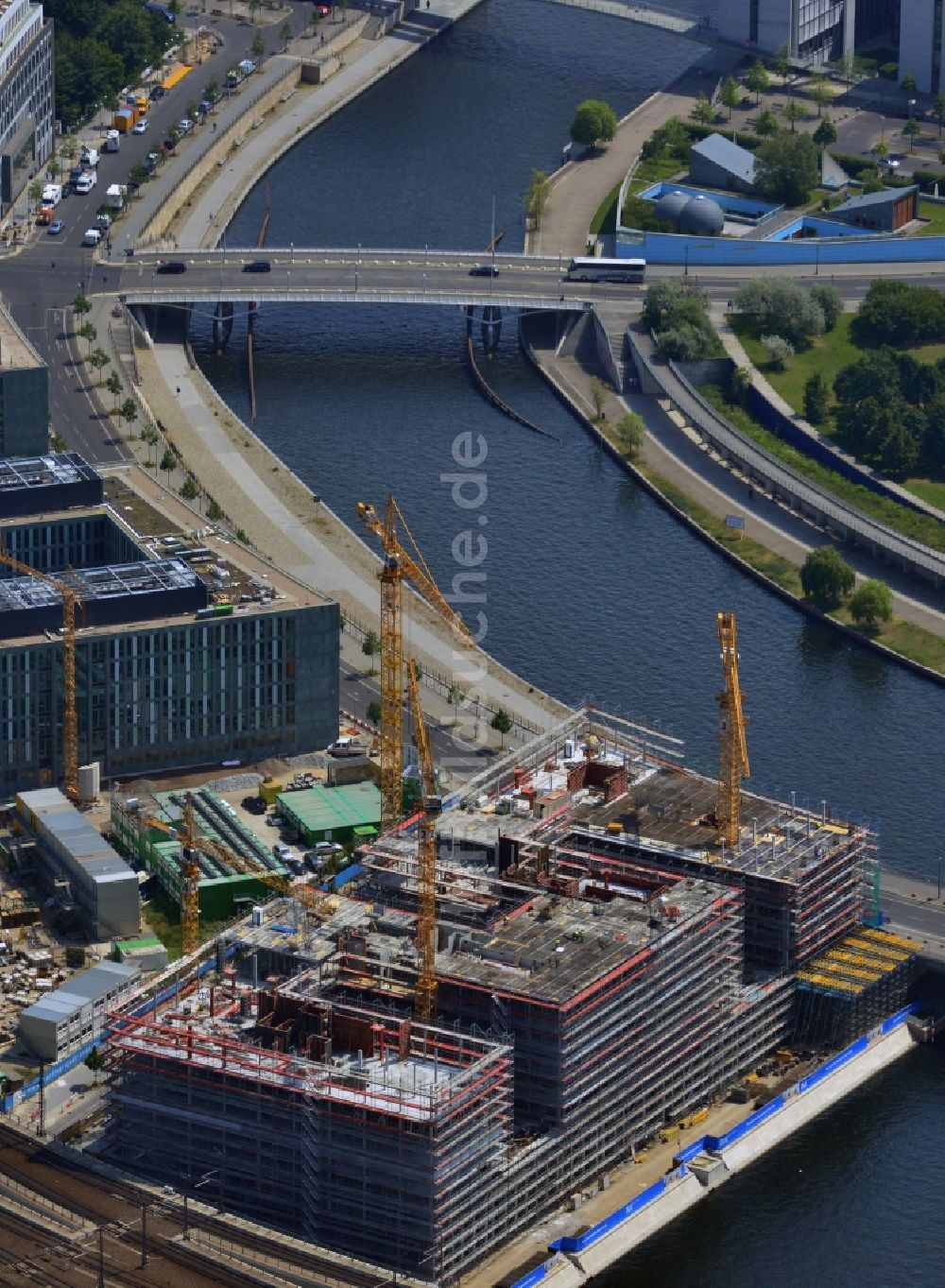 Luftbild Berlin - Bauvorhaben Bürogebäude HumboldtHafenEins am am Alexanderufer in Berlin - Moabit