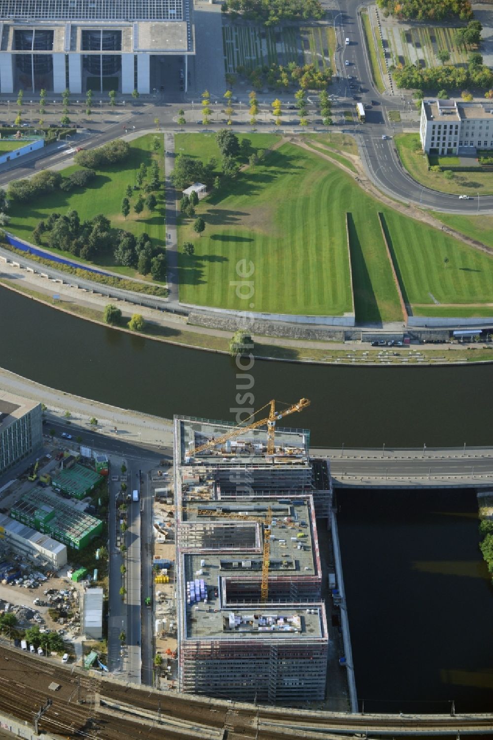 Luftbild Berlin - Bauvorhaben Bürogebäude HumboldtHafenEins am am Alexanderufer in Berlin - Moabit