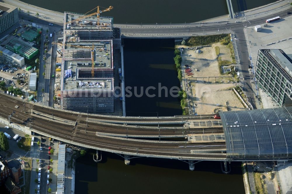 Luftaufnahme Berlin - Bauvorhaben Bürogebäude HumboldtHafenEins am am Alexanderufer in Berlin - Moabit