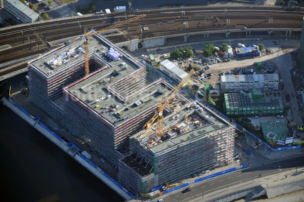 Luftaufnahme Berlin - Bauvorhaben Bürogebäude HumboldtHafenEins am am Alexanderufer in Berlin - Moabit