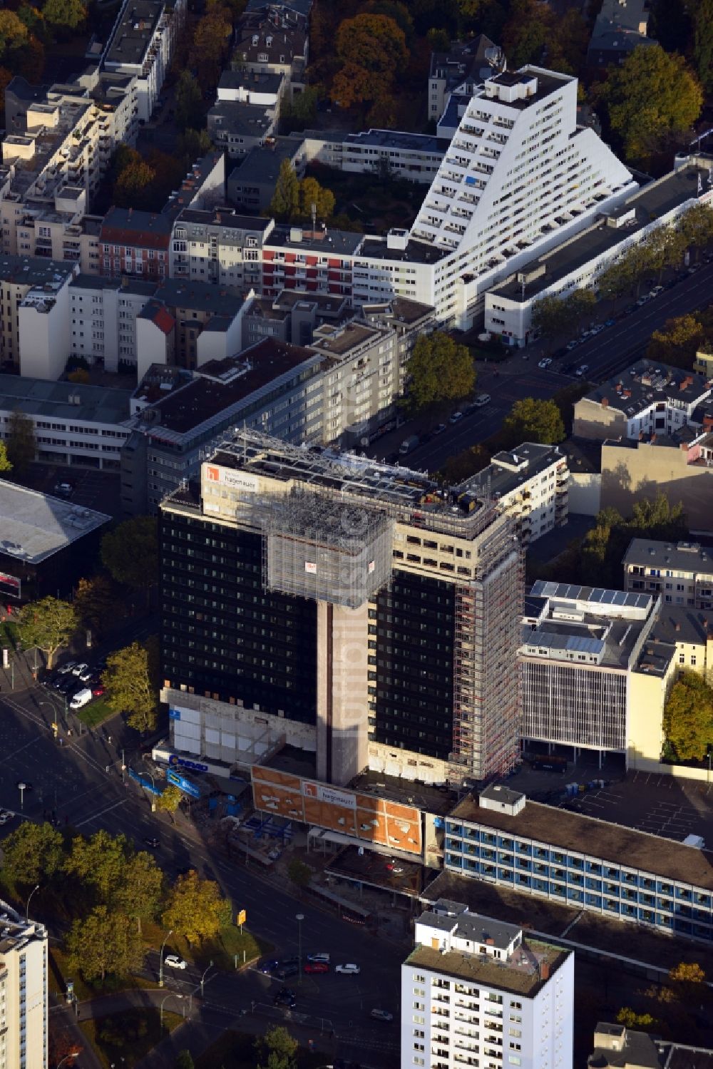 Berlin aus der Vogelperspektive: Bauvorhaben Hotel Riu Plaza in der Martin-Luther-Straße in Berlin - Schöneberg