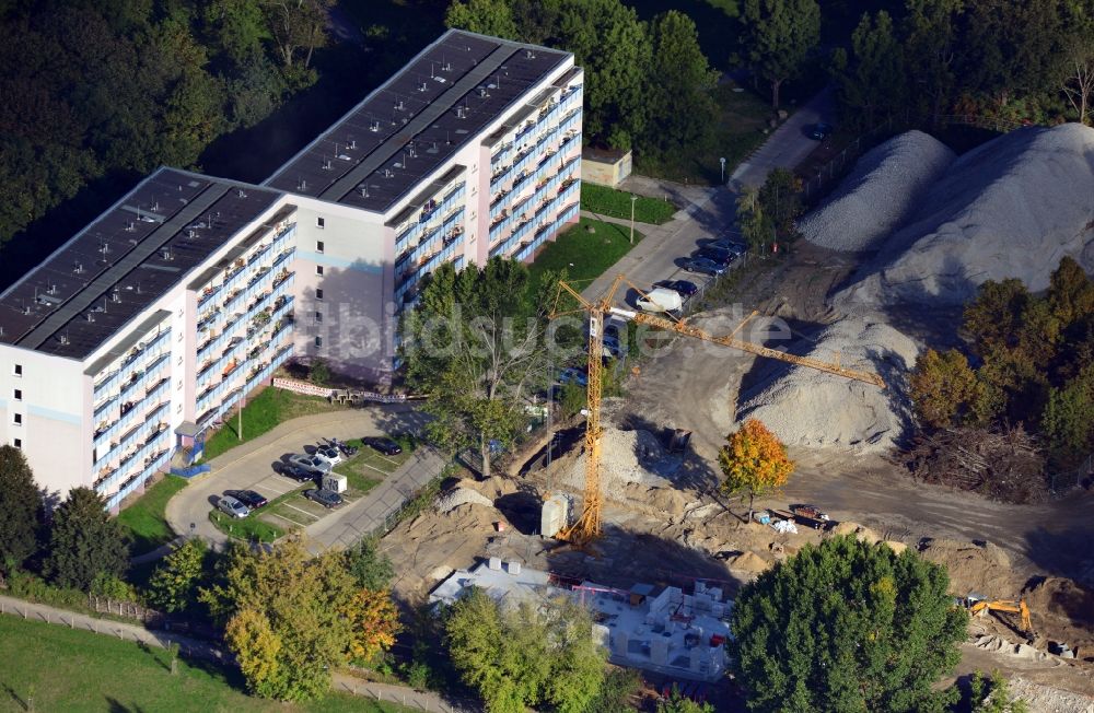 Berlin von oben - Bauvorhaben zum Wohnen im Landschaftspark Herzberge in der Allee der Kosmonauten 17 und 19 in Berlin - Lichtenberg