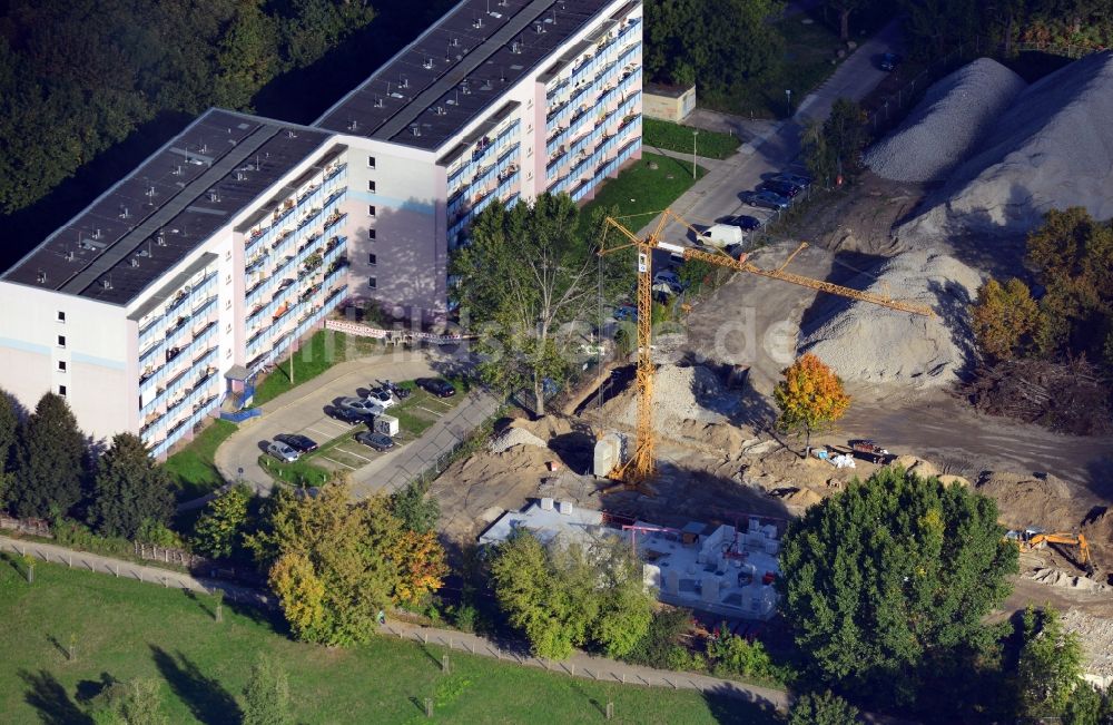 Berlin aus der Vogelperspektive: Bauvorhaben zum Wohnen im Landschaftspark Herzberge in der Allee der Kosmonauten 17 und 19 in Berlin - Lichtenberg