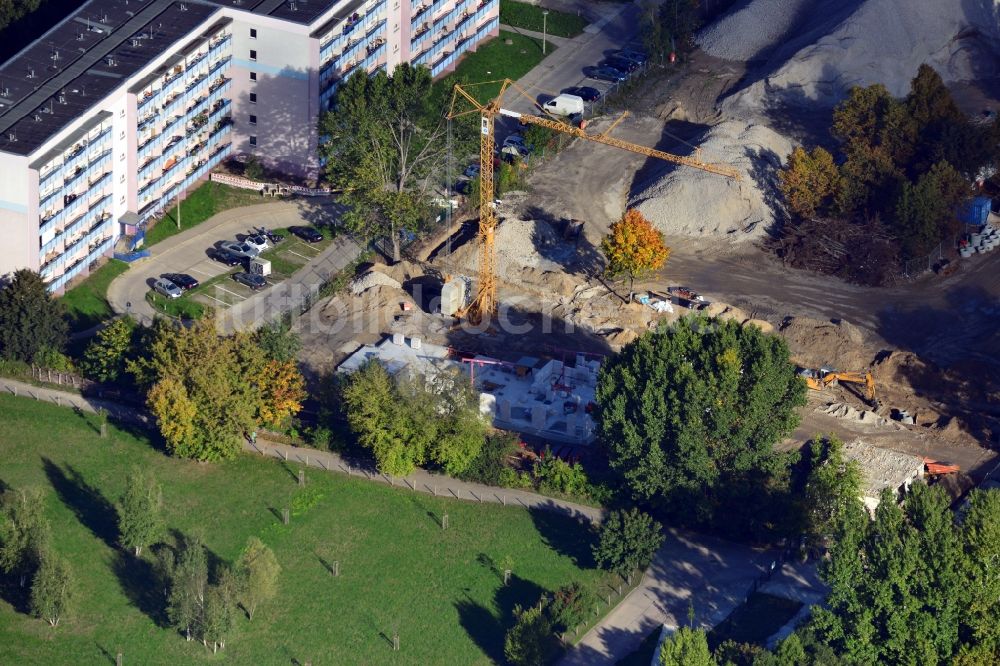 Luftbild Berlin - Bauvorhaben zum Wohnen im Landschaftspark Herzberge in der Allee der Kosmonauten 17 und 19 in Berlin - Lichtenberg