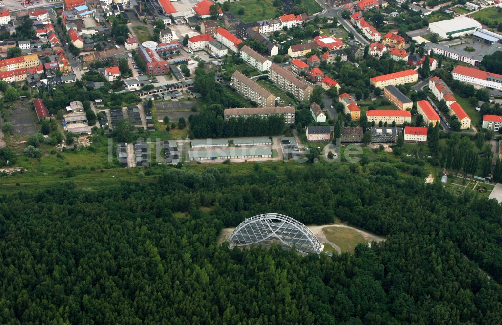 Bitterfeld von oben - Bauwerk des Aussichtsplattform Bitterfelder Bogen in Bitterfeld im Bundesland Sachsen-Anhalt, Deutschland