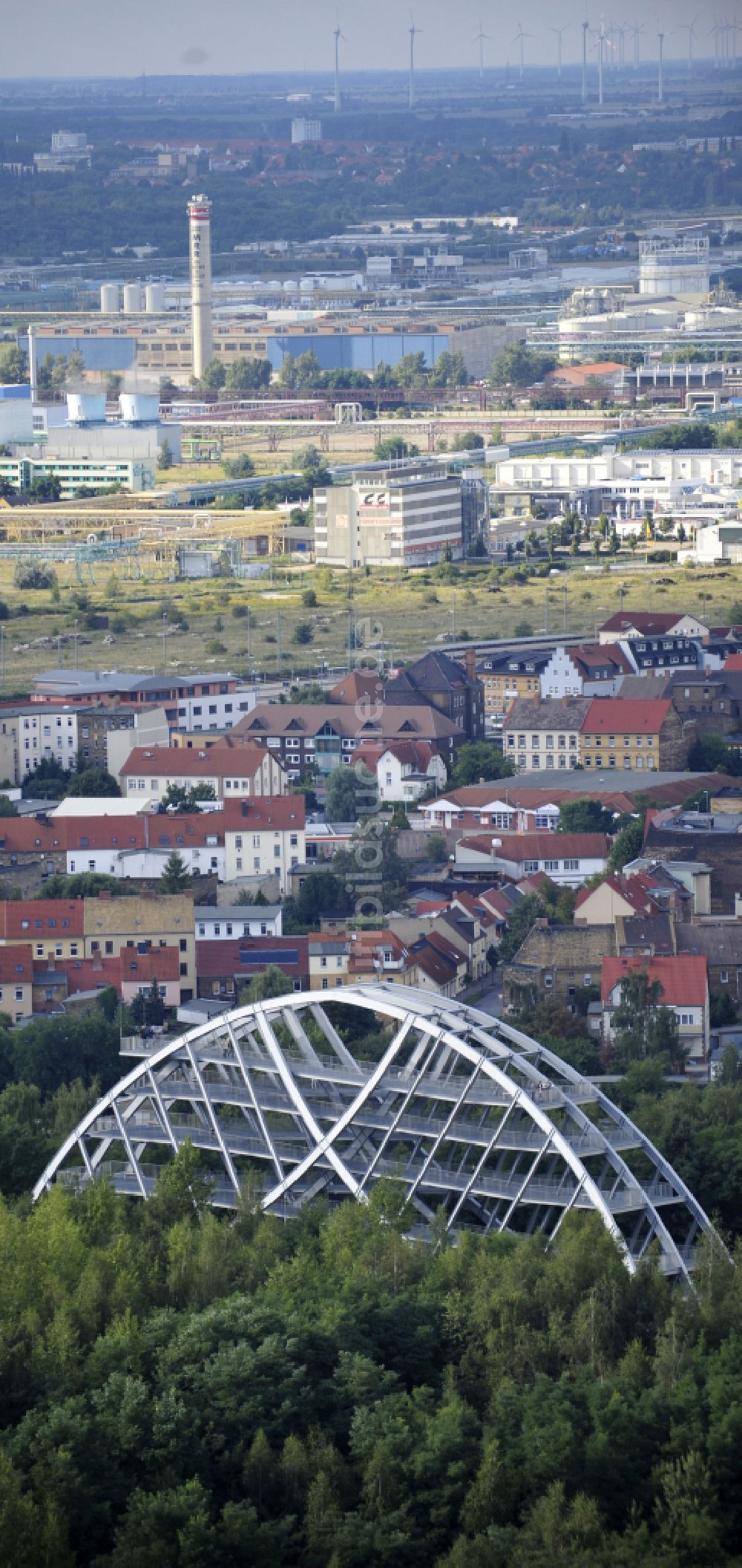 Luftbild Bitterfeld - Bauwerk des Aussichtsplattform Bitterfelder Bogen in Bitterfeld im Bundesland Sachsen-Anhalt, Deutschland