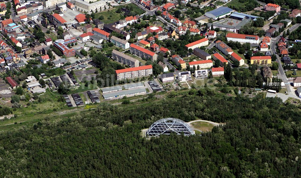 Luftbild Bitterfeld - Bauwerk des Aussichtsplattform Bitterfelder Bogen in Bitterfeld im Bundesland Sachsen-Anhalt, Deutschland