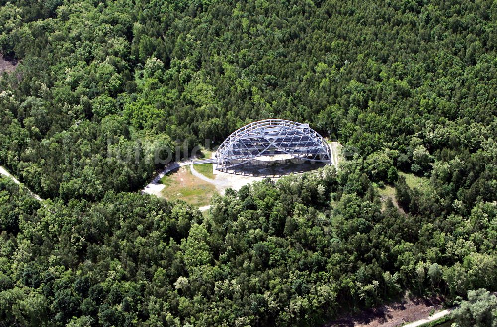 Bitterfeld aus der Vogelperspektive: Bauwerk des Aussichtsplattform Bitterfelder Bogen in Bitterfeld im Bundesland Sachsen-Anhalt, Deutschland