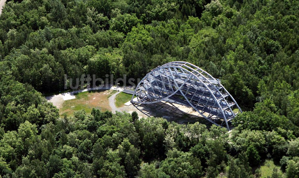 Luftaufnahme Bitterfeld - Bauwerk des Aussichtsplattform Bitterfelder Bogen in Bitterfeld im Bundesland Sachsen-Anhalt, Deutschland