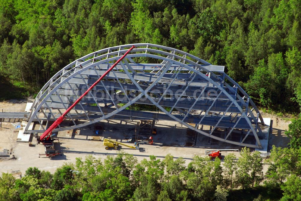 Bitterfeld aus der Vogelperspektive: Bauwerk des Aussichtsplattform Bitterfelder Bogen in Bitterfeld im Bundesland Sachsen-Anhalt, Deutschland