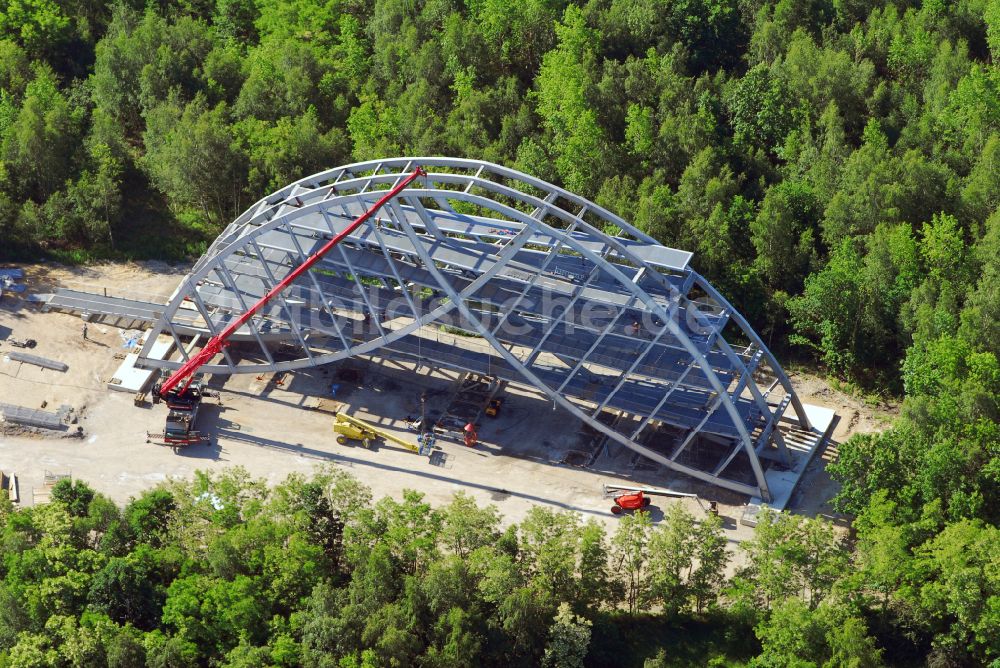 Luftaufnahme Bitterfeld - Bauwerk des Aussichtsplattform Bitterfelder Bogen in Bitterfeld im Bundesland Sachsen-Anhalt, Deutschland