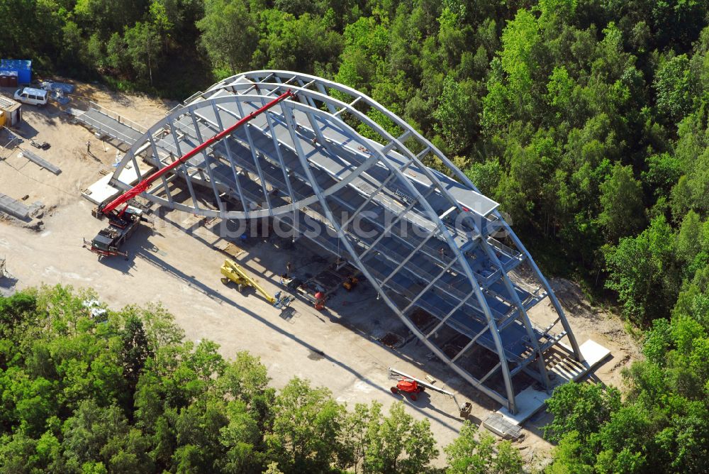 Bitterfeld aus der Vogelperspektive: Bauwerk des Aussichtsplattform Bitterfelder Bogen in Bitterfeld im Bundesland Sachsen-Anhalt, Deutschland