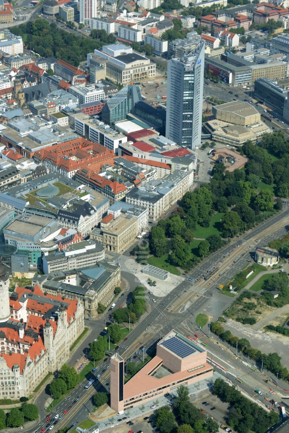 Leipzig aus der Vogelperspektive: Bauwerk des Aussichtsturm und Restaurant Panorama Tower - Plate of Art in Leipzig im Bundesland Sachsen