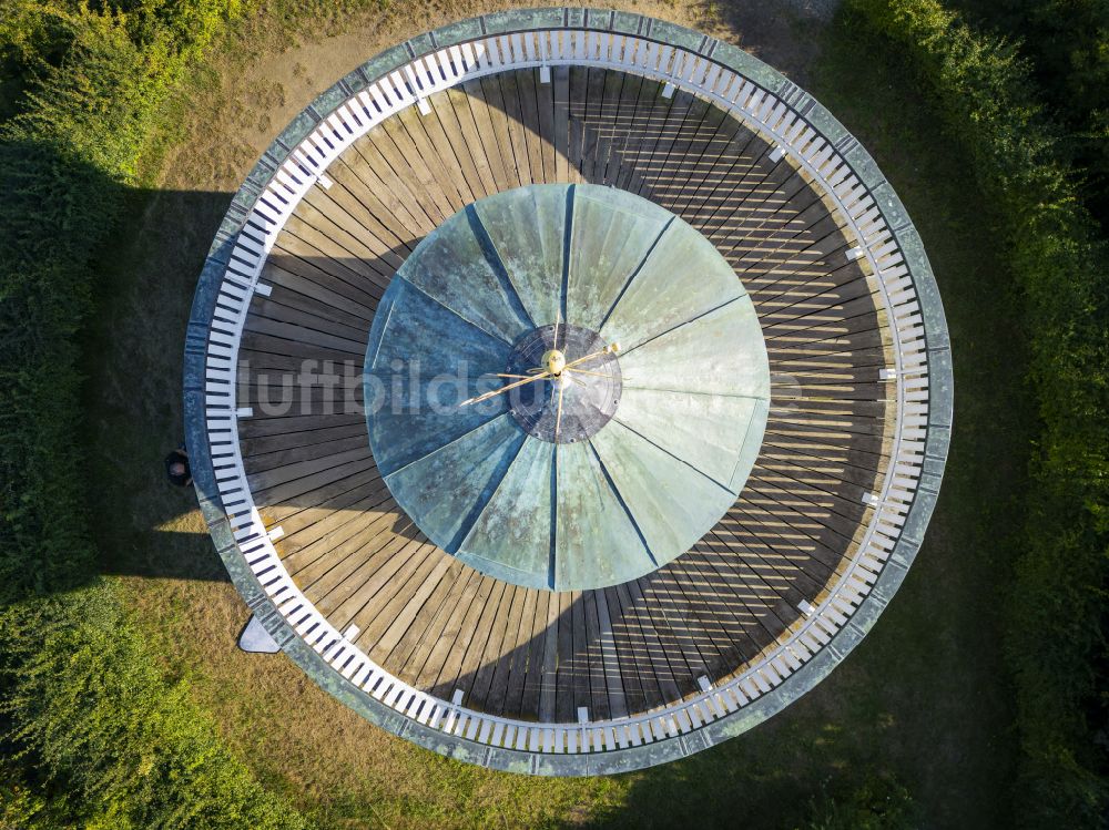 Herrnhut von oben - Bauwerk des Aussichtsturmes Altan auf dem Hutberg in Herrnhut im Bundesland Sachsen, Deutschland