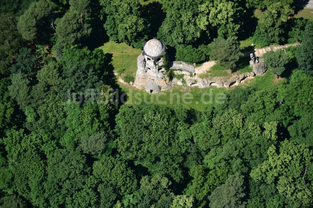 Halberstadt von oben - Bauwerk des Aussichtsturmes Belvedere im Landschaftsschutzgebiet und Park Spiegelsberge in Halberstadt im Bundesland Sachsen-Anhalt