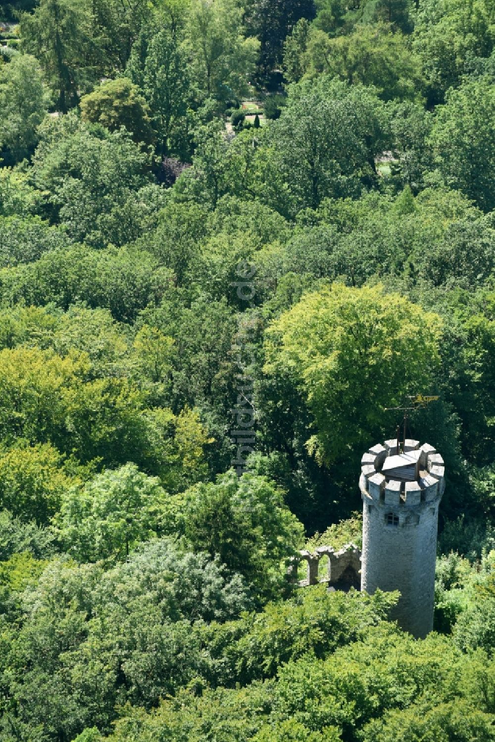 Luftaufnahme Marsberg - Bauwerk des Aussichtsturmes Bilsteinturm in Marsberg im Bundesland Nordrhein-Westfalen, Deutschland