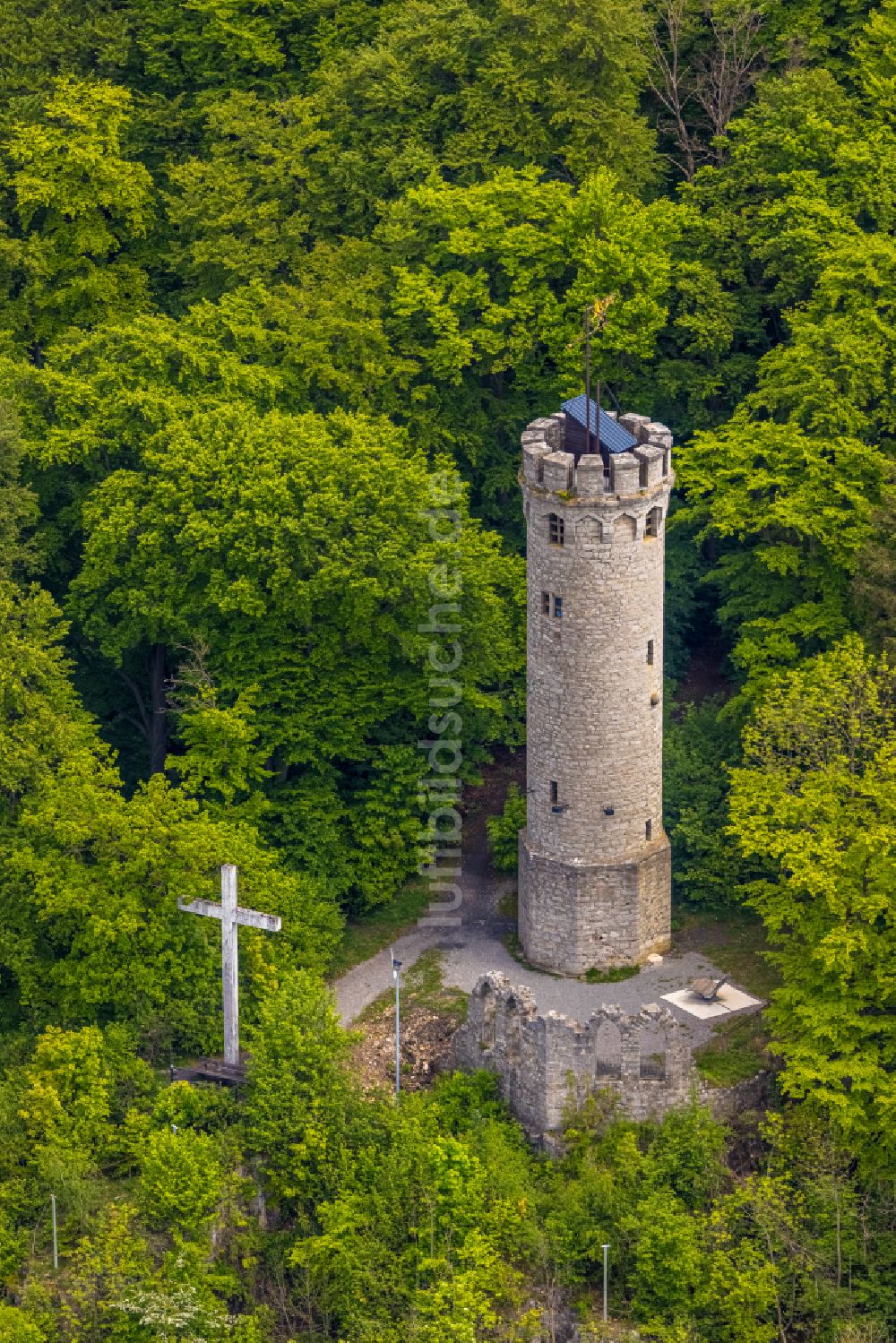 Luftaufnahme Marsberg - Bauwerk des Aussichtsturmes Bilsteinturm in Marsberg im Bundesland Nordrhein-Westfalen, Deutschland