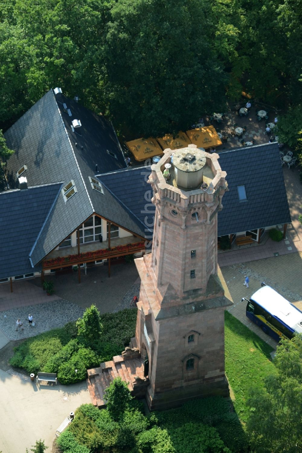 Luftbild Rochlitz - Bauwerk des Aussichtsturmes Friedrich-August-Turm am Rochlitzer Berg in Rochlitz im Bundesland Sachsen