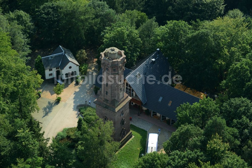 Rochlitz aus der Vogelperspektive: Bauwerk des Aussichtsturmes Friedrich-August-Turm am Rochlitzer Berg in Rochlitz im Bundesland Sachsen