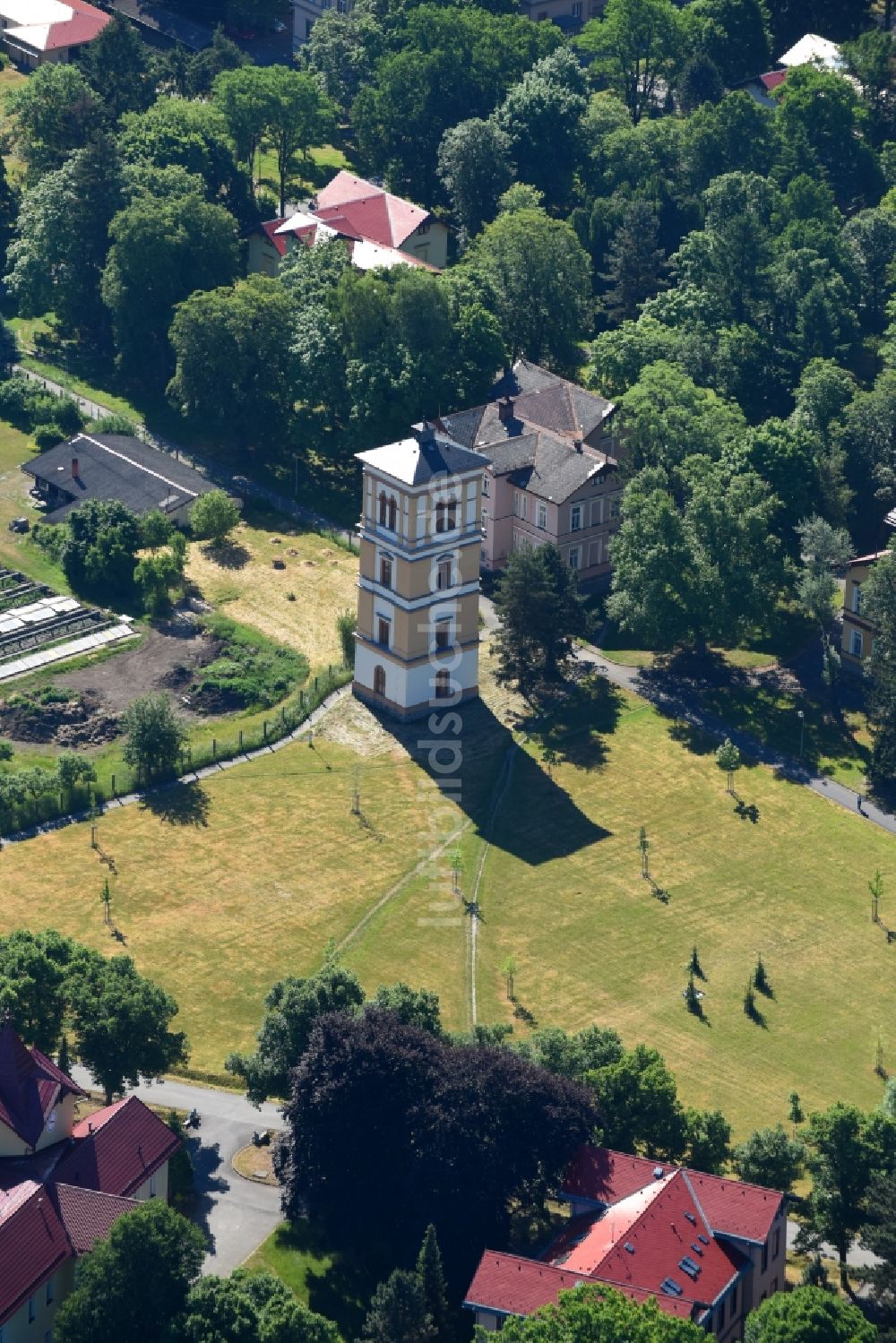 Dobrany - Dobrzan aus der Vogelperspektive: Bauwerk eines Aussichtsturmes auf dem Gelände des Psychiatrischen Krankenhauses von Dobrany in Dobrany - Dobrzan in Plzensky kraj - Pilsner Region - Böhmen, Tschechien