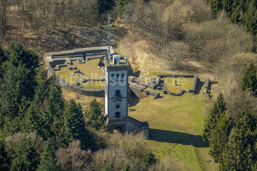 Korbach aus der Vogelperspektive: Bauwerk des Aussichtsturmes Georg-Victor-Turm im Ortsteil Goldhausen in Korbach im Bundesland Hessen, Deutschland