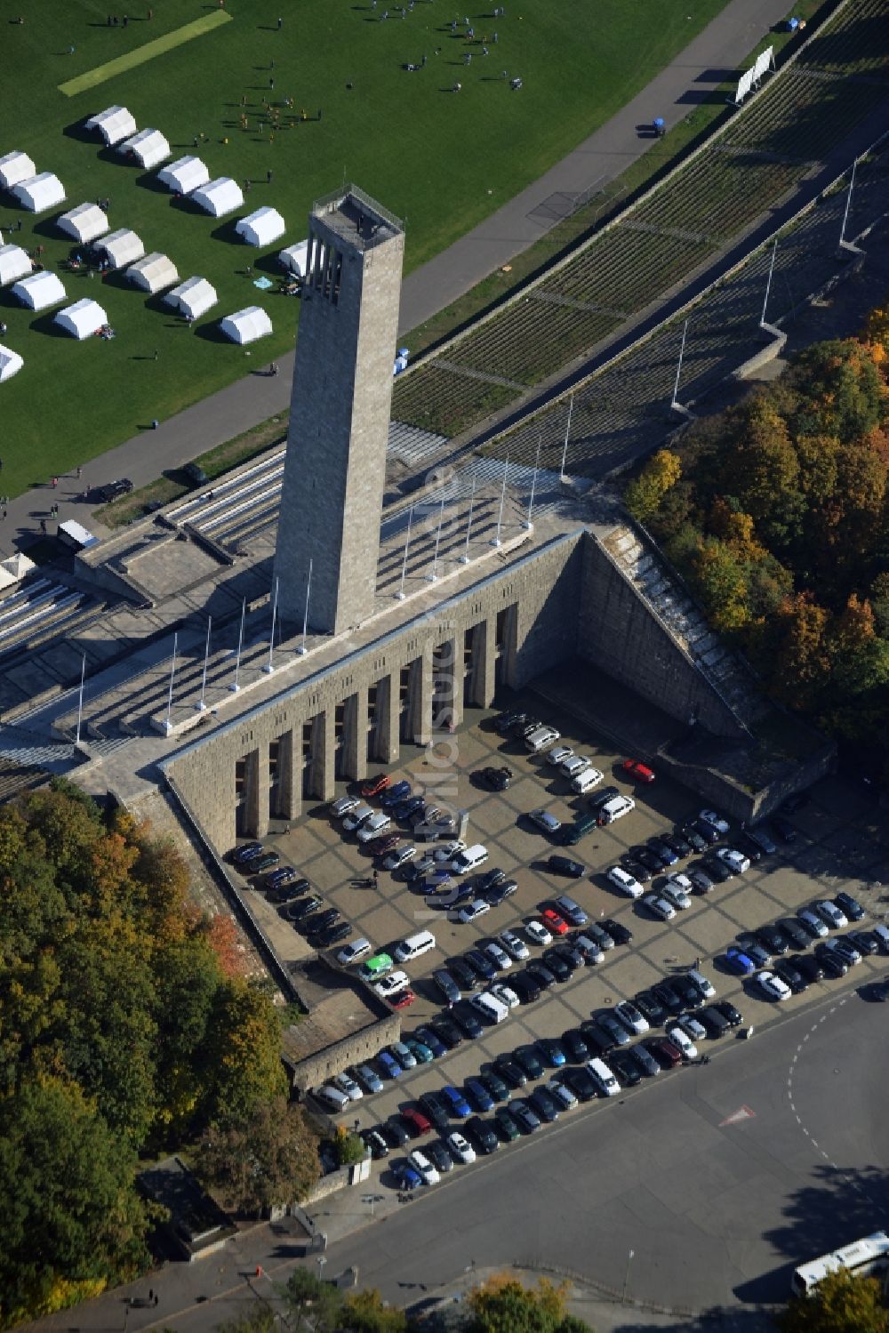 Luftaufnahme Berlin - Bauwerk des Aussichtsturmes Glockenturm in Berlin