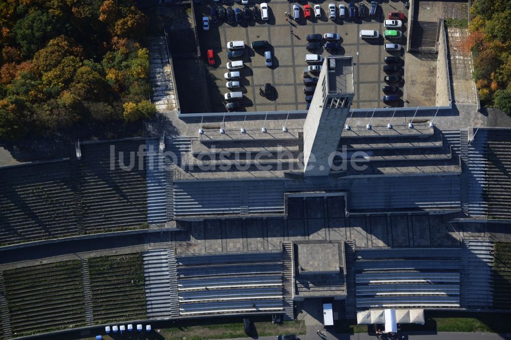 Berlin von oben - Bauwerk des Aussichtsturmes Glockenturm in Berlin