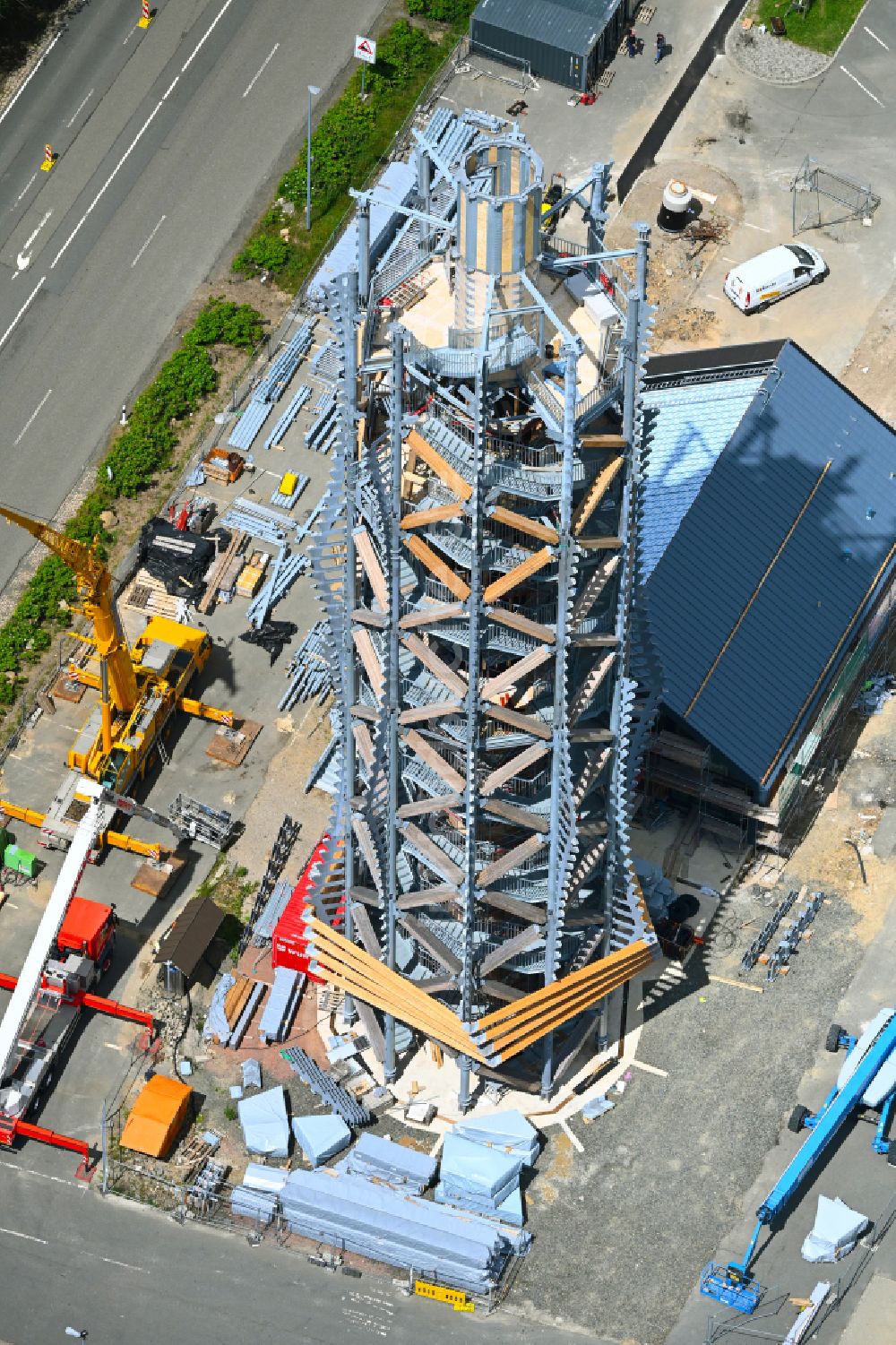 Torfhaus aus der Vogelperspektive: Bauwerk des Aussichtsturmes der Harzturm GmbH in Torfhaus im Bundesland Niedersachsen, Deutschland