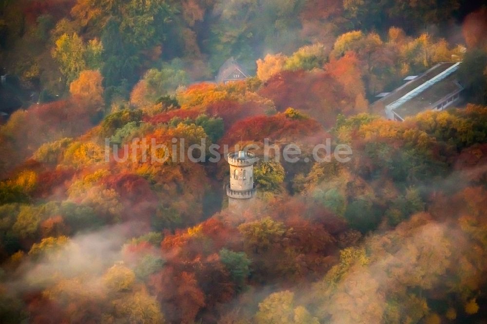 Luftbild Witten - Bauwerk des Aussichtsturmes Helenenturm auf dem mit herbstlich buntem Laubwald geschmückten Helenenberg in Witten im Bundesland Nordrhein-Westfalen