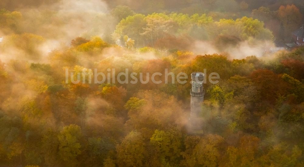 Luftbild Witten - Bauwerk des Aussichtsturmes Helenenturm auf dem mit herbstlich buntem Laubwald geschmückten Helenenberg in Witten im Bundesland Nordrhein-Westfalen