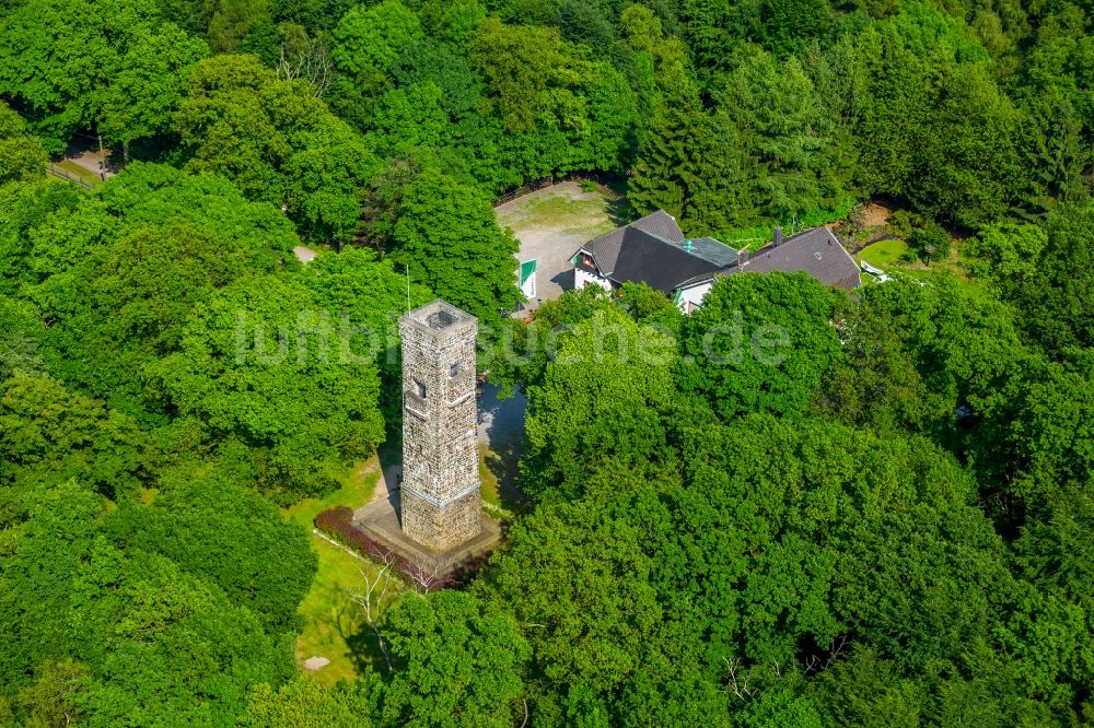 Hagen aus der Vogelperspektive: Bauwerk des Aussichtsturmes Kaiser Friedrich Turm und der Waldgaststätte Im Deerth in Hagen im Bundesland Nordrhein-Westfalen, Deutschland