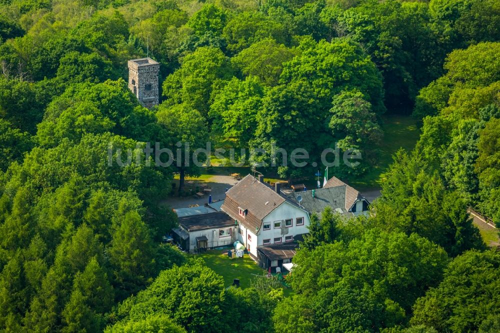 Luftaufnahme Hagen - Bauwerk des Aussichtsturmes Kaiser Friedrich Turm und der Waldgaststätte Im Deerth in Hagen im Bundesland Nordrhein-Westfalen, Deutschland