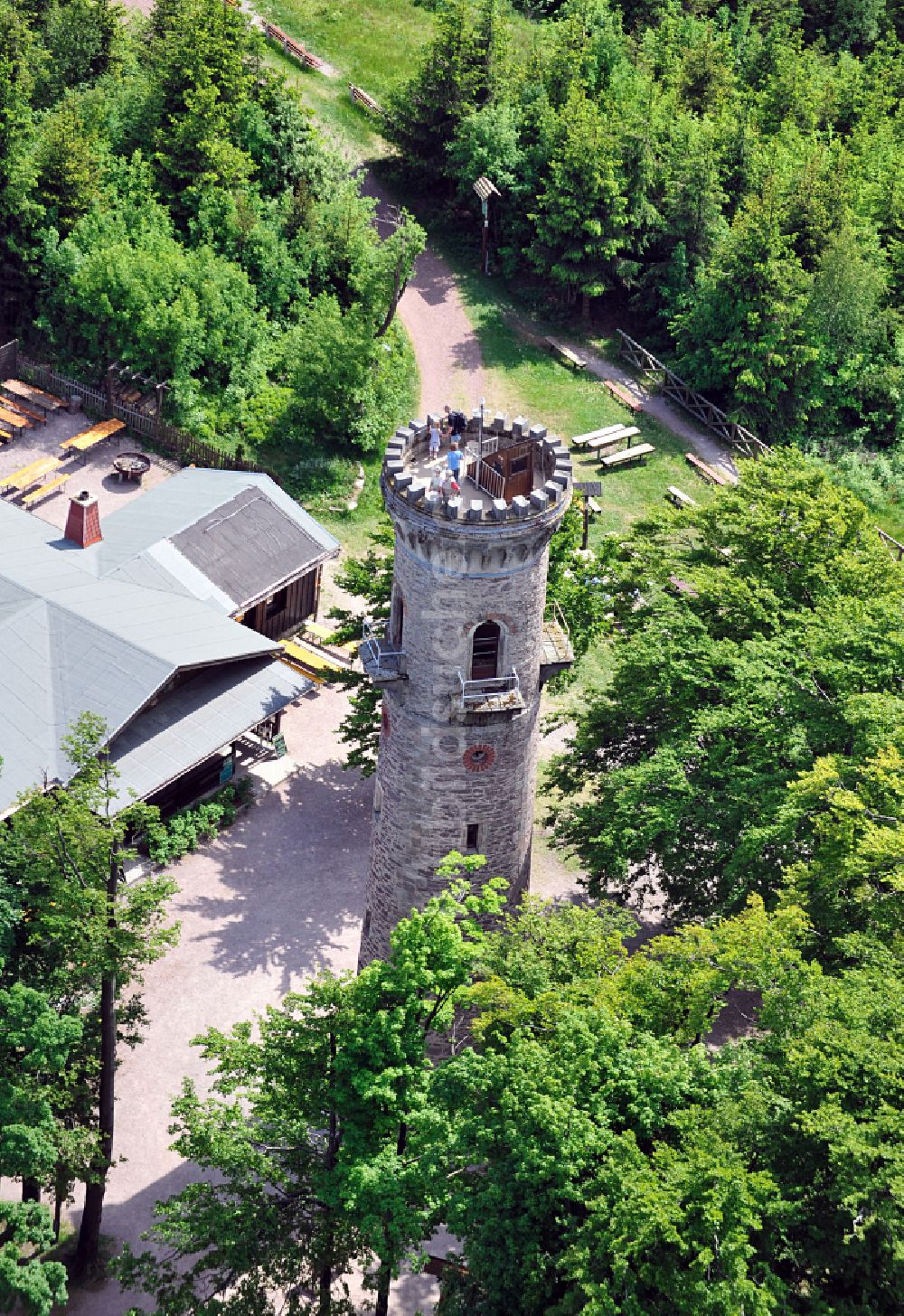 Ilmenau aus der Vogelperspektive: Bauwerk des Aussichtsturmes Kickelhahnturm in Ilmenau im Bundesland Thüringen, Deutschland