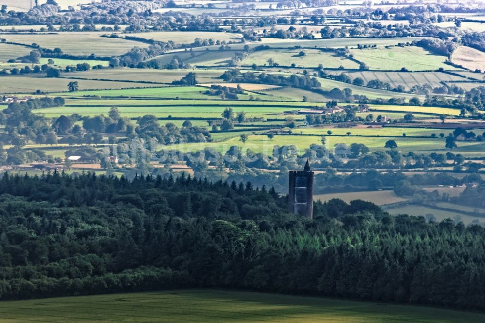 Luftaufnahme South Brewham - Bauwerk des Aussichtsturmes King Alfred's Tower an der Tower Rd in South Brewham in Vereinigtes Königreich