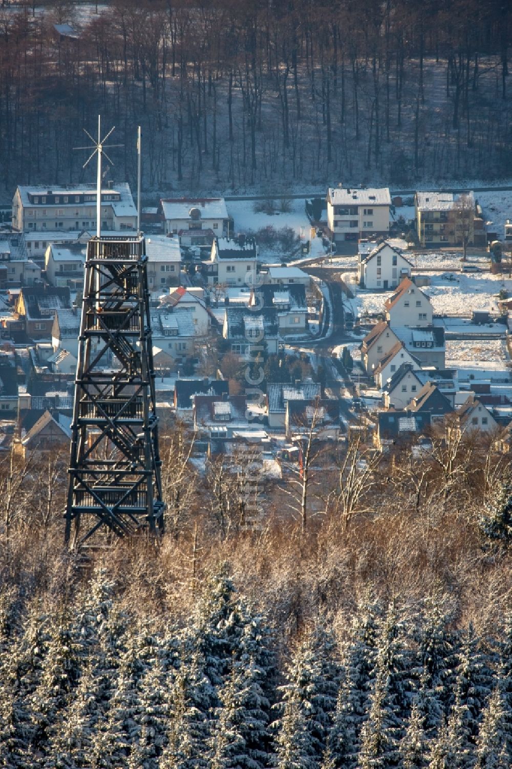 Luftbild Meschede - Bauwerk des Aussichtsturmes Küppelturm im Waldgebiet in Meschede im Bundesland Nordrhein-Westfalen