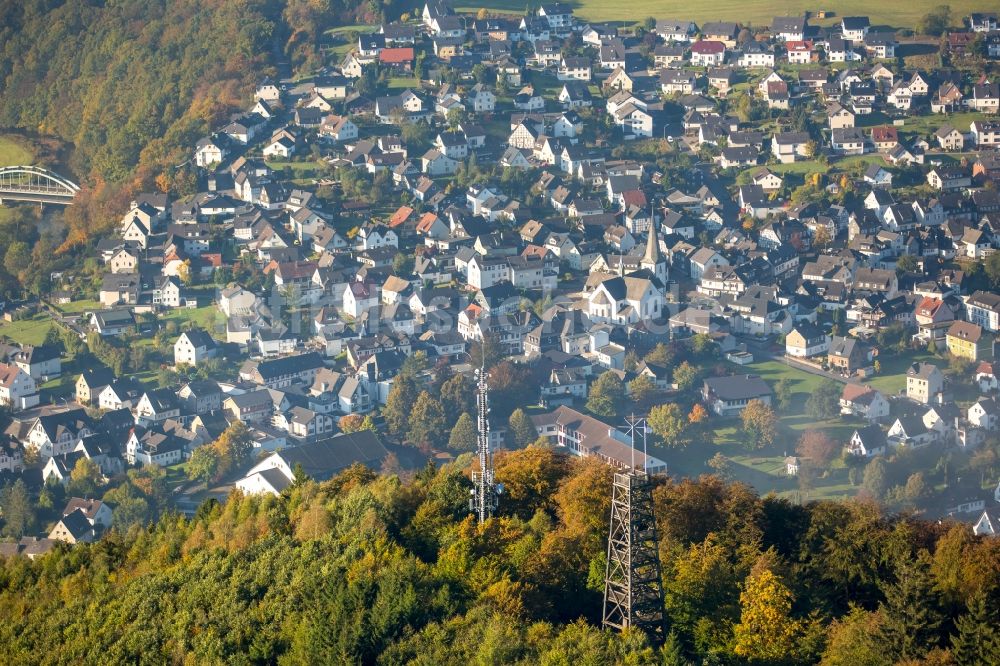 Luftbild Meschede - Bauwerk des Aussichtsturmes Küppelturm im Waldgebiet in Meschede im Bundesland Nordrhein-Westfalen