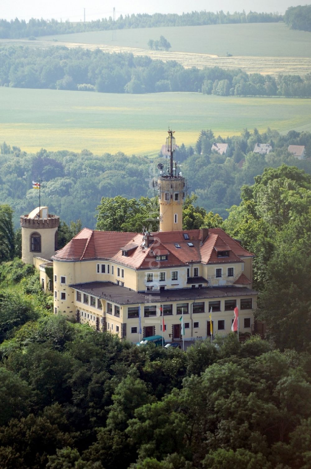 Görlitz aus der Vogelperspektive: Bauwerk des Aussichtsturmes Landeskrone in Görlitz im Bundesland Sachsen, Deutschland