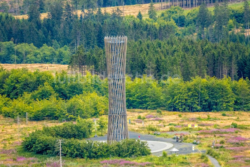 Luftbild Meschede - Bauwerk des Aussichtsturmes Lörmecke-Turm am Plackweg in Meschede im Bundesland Nordrhein-Westfalen, Deutschland