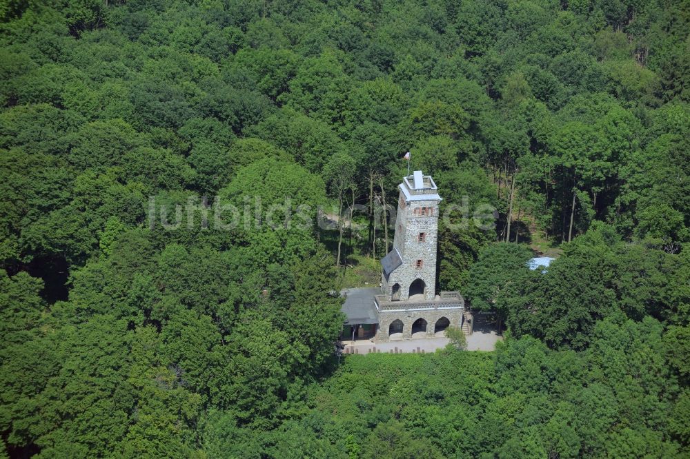 Rinteln von oben - Bauwerk des Aussichtsturmes Luhdener Klippenturm am Kamm des Wesergebirges in Rinteln im Bundesland Niedersachsen