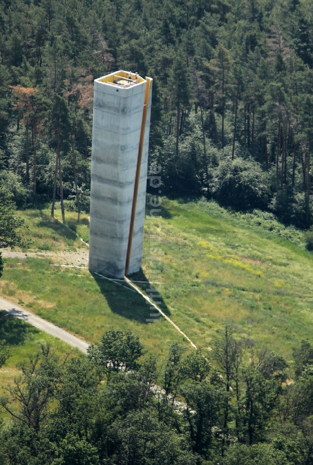 Nebra (Unstrut) von oben - Bauwerk des Aussichtsturmes auf dem Mittelberg in Nebra (Unstrut) im Bundesland Sachsen-Anhalt, Deutschland