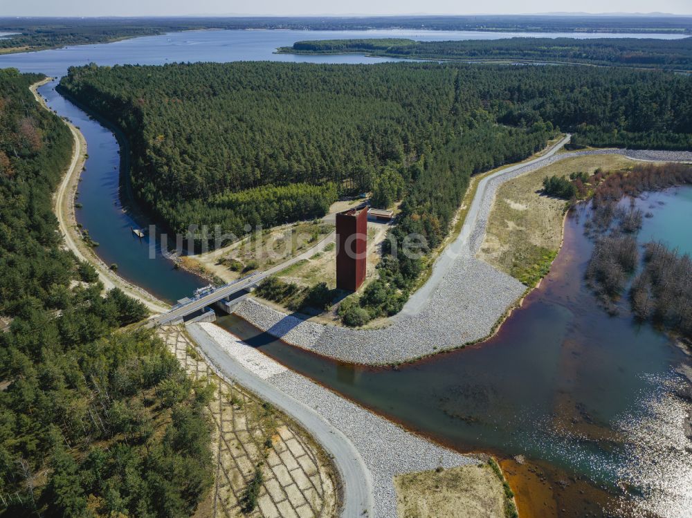 Luftbild Großkoschen - Bauwerk des Aussichtsturmes Rostiger Nagel in Großkoschen im Bundesland Brandenburg, Deutschland