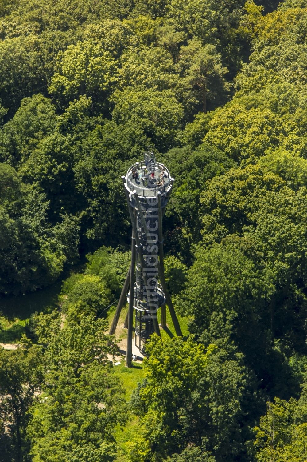 Freiburg im Breisgau aus der Vogelperspektive: Bauwerk des Aussichtsturmes Schloßbergturm auf dem Schlossberg in Freiburg im Breisgau im Bundesland Baden-Württemberg