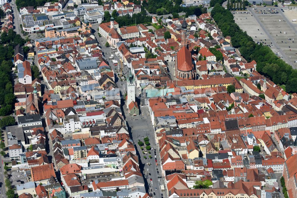 Luftbild Straubing - Bauwerk des Aussichtsturmes Stadtturm am Theresienplatz in Straubing im Bundesland Bayern, Deutschland