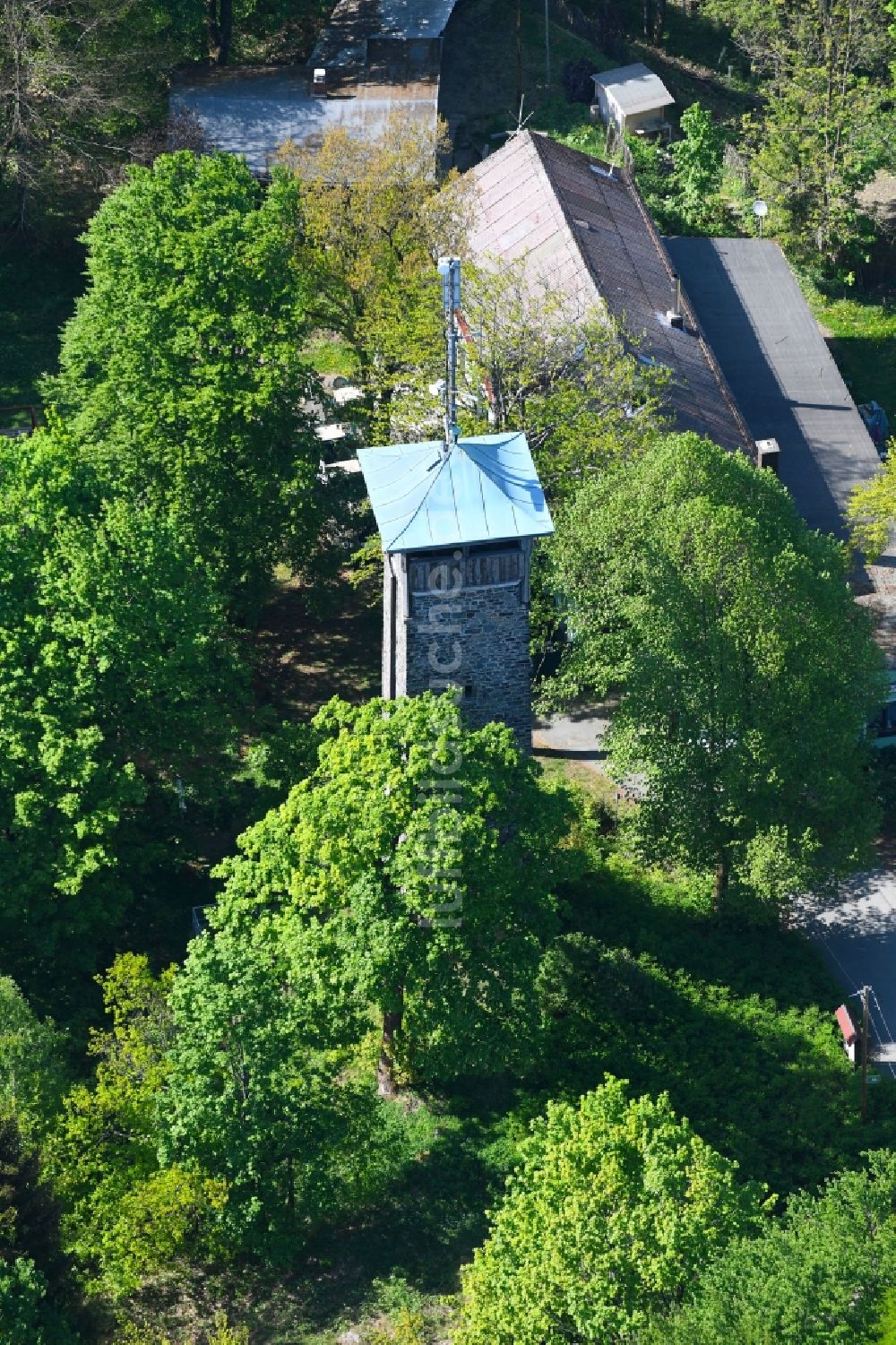 Stammbach aus der Vogelperspektive: Bauwerk des Aussichtsturmes Weißensteinturm in Stammbach im Bundesland Bayern, Deutschland