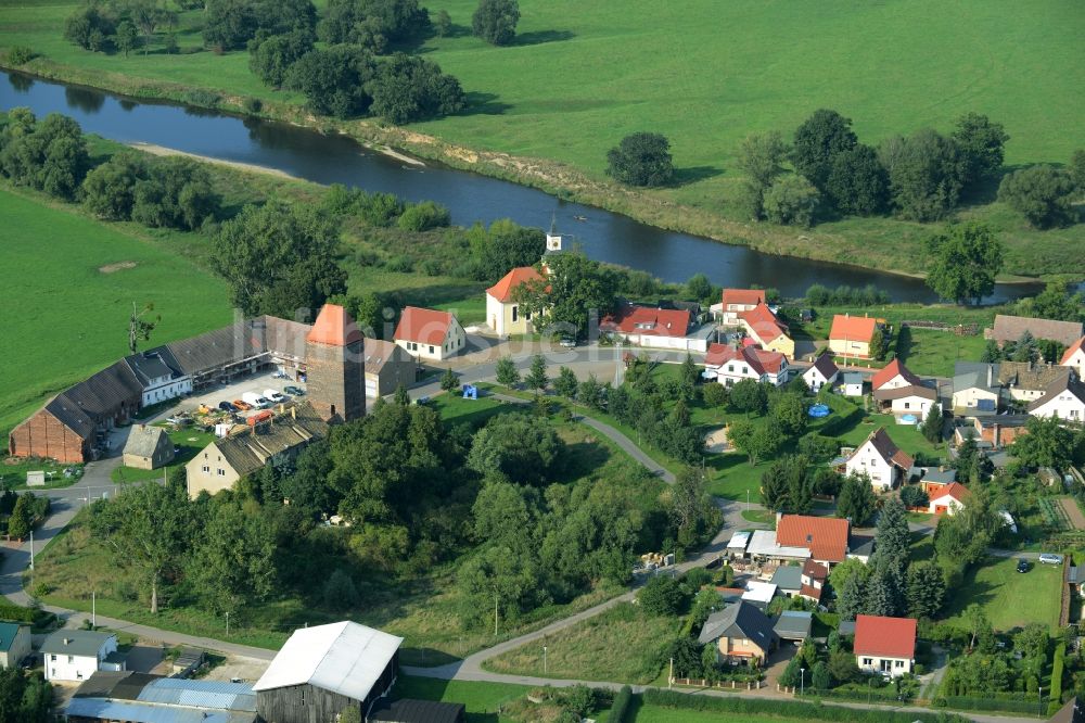 Luftbild Gruna - Bauwerk des Aussichtsturmes Wendenturm und Kirche St.Nikolai in Gruna im Bundesland Sachsen