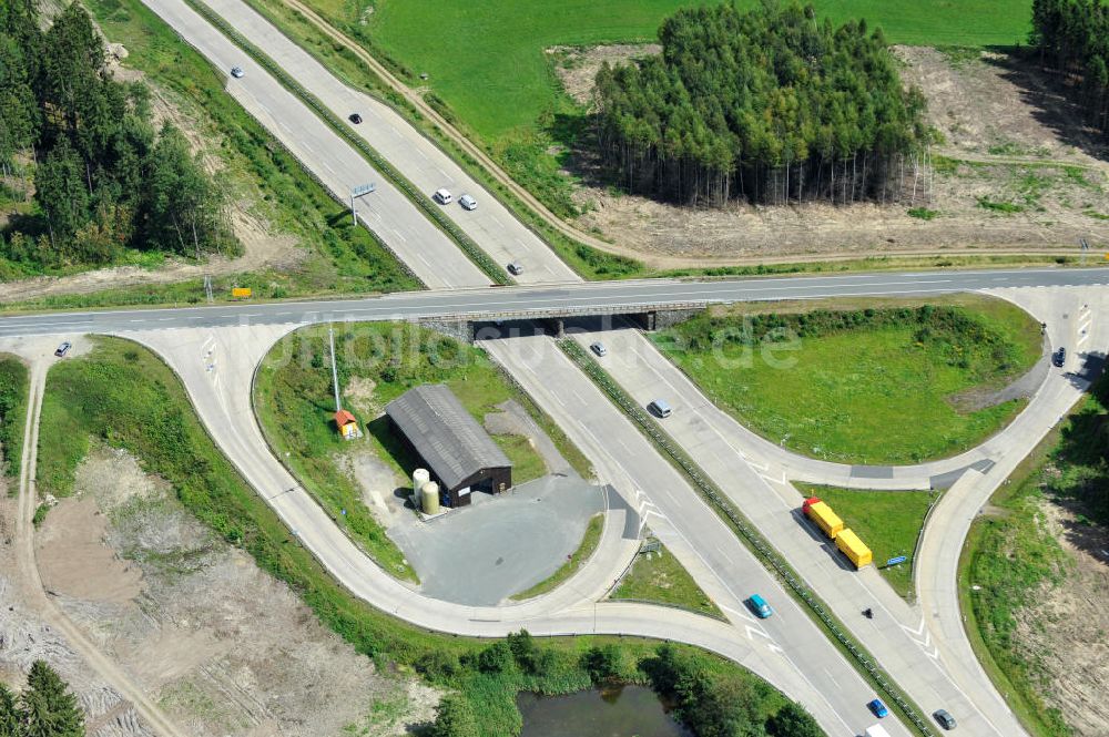 Luftaufnahme Dittersdorf - Bauwerke und Streckenführung der BAB Bundesautobahn A9 bei Dittersdorf in Thüringen