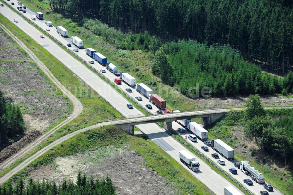 Luftaufnahme Dittersdorf - Bauwerke und Streckenführung der BAB Bundesautobahn A9 bei Dittersdorf in Thüringen