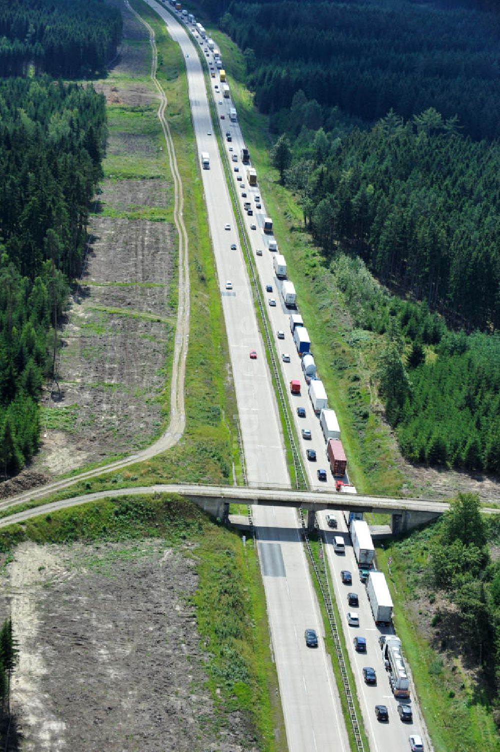 Dittersdorf von oben - Bauwerke und Streckenführung der BAB Bundesautobahn A9 bei Dittersdorf in Thüringen