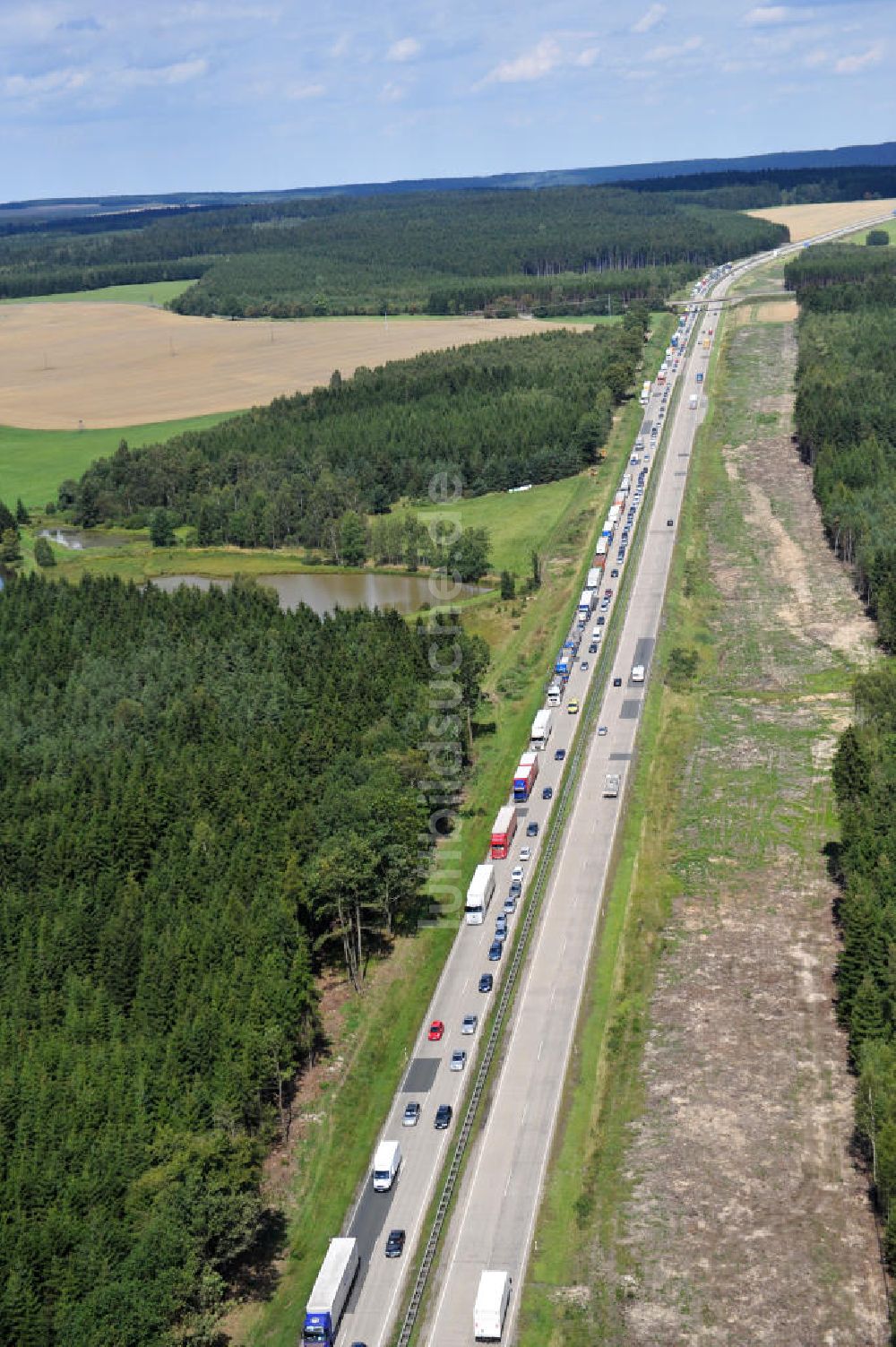 Luftaufnahme Dittersdorf - Bauwerke und Streckenführung der BAB Bundesautobahn A9 bei Dittersdorf in Thüringen