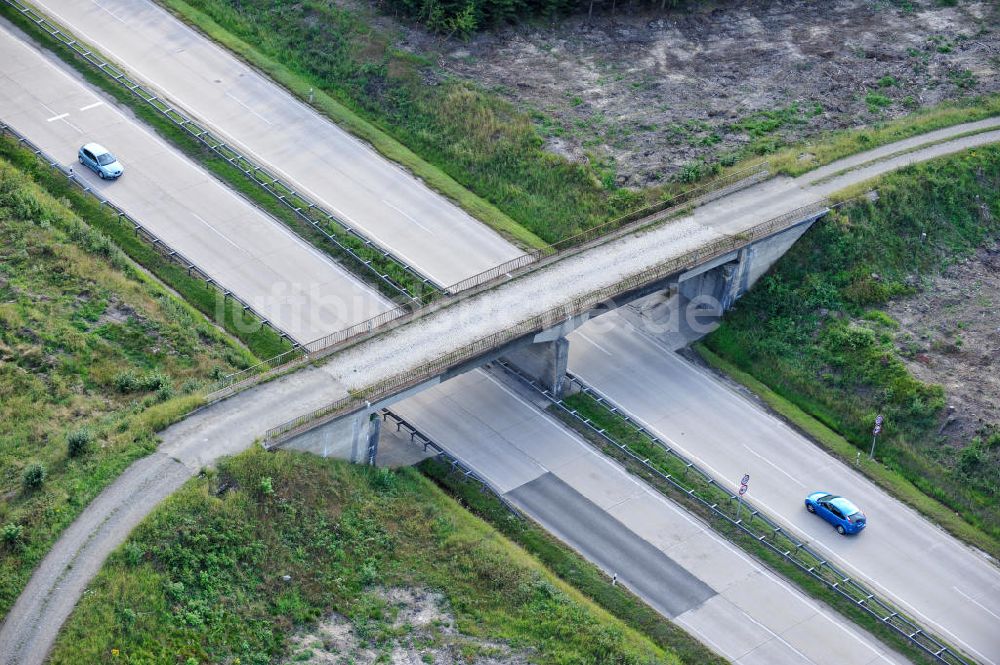 Luftaufnahme Dittersdorf - Bauwerke und Streckenführung der BAB Bundesautobahn A9 bei Dittersdorf in Thüringen